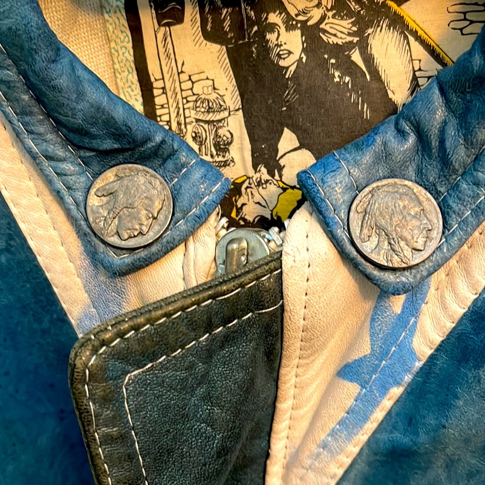 Unique/Stylish/Rare Leather Vest - Picture 5 of 13